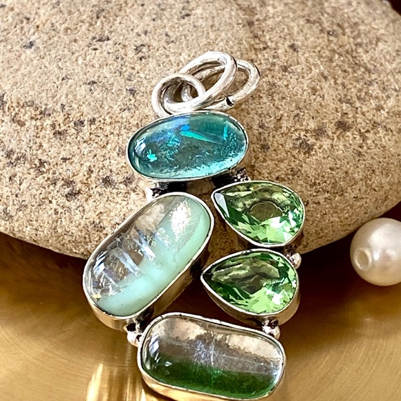 Dichroic Glass And Peridot Handcrafted Pendant - Picture 3 of 7